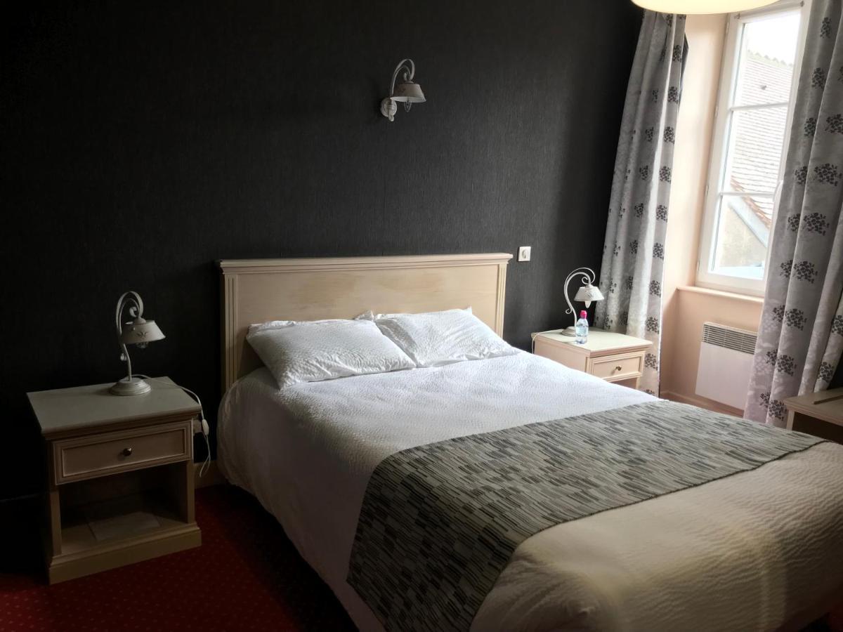 Logis Hotel Saint-Joseph Sancoins Eksteriør bilde