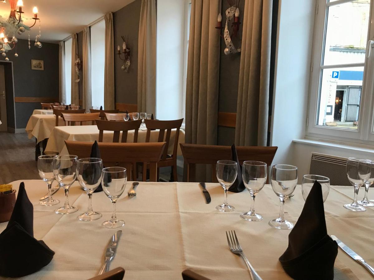 Logis Hotel Saint-Joseph Sancoins Eksteriør bilde