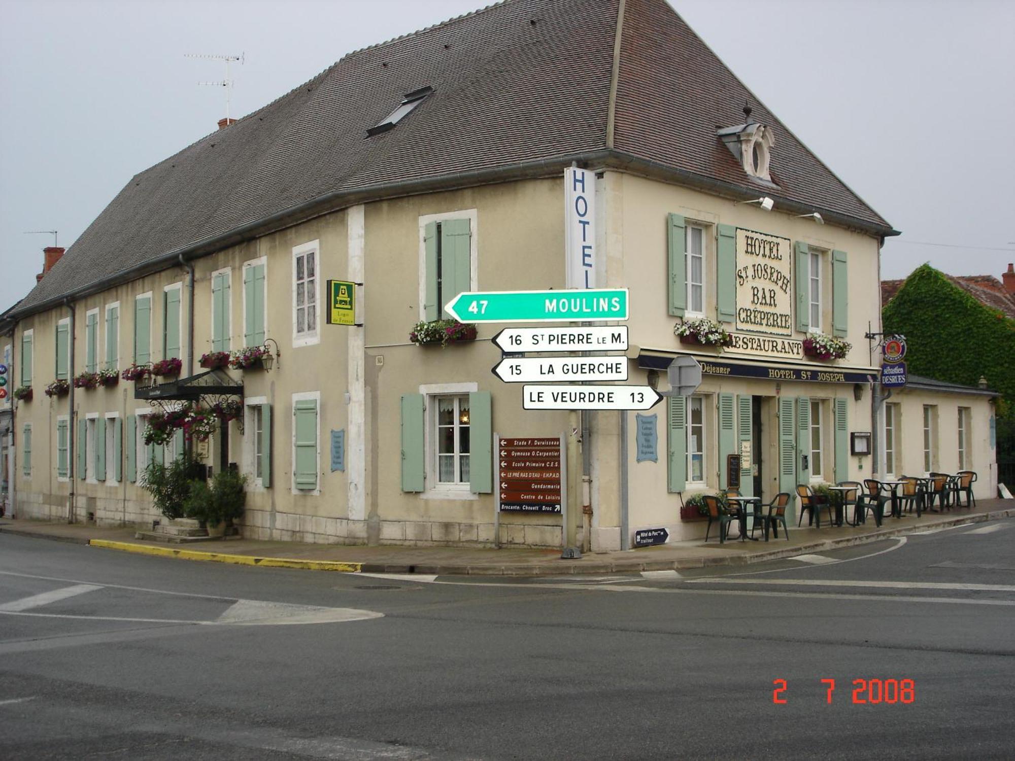 Logis Hotel Saint-Joseph Sancoins Eksteriør bilde